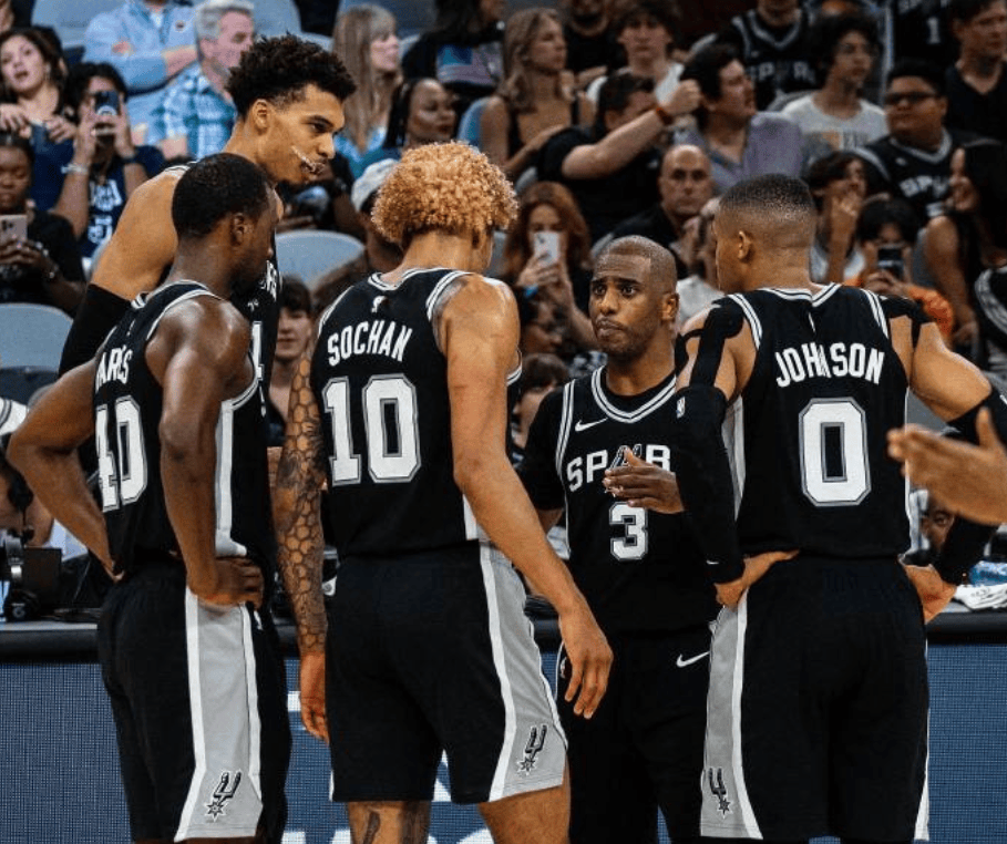 勇夺金靴，法比奥赛后社媒：感谢队友以及每位愿意相信我的人（法比奥加冕金靴，赛后社媒致谢队友与所有相信他的人）