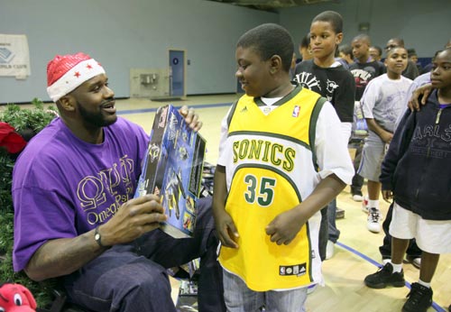 掘金末节爆发约基奇独揽三双（掘金末节发力，约基奇轰下三双）